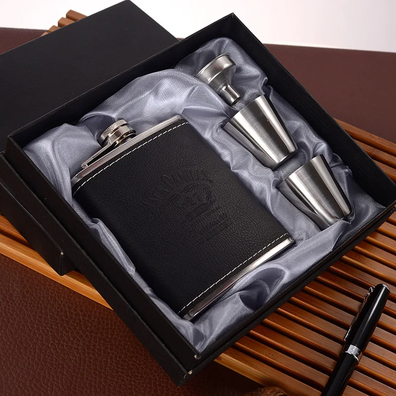 

Portable Whiskey Flask Stainless Steel Whiskey Bottle Outdoor Gift Box Hip Flask Wine Set