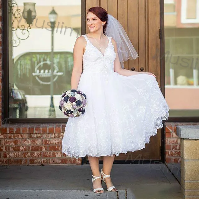 

Modest White Short Lace Wedding Dresses 2021 Tea Length Country Garden Wedding Dress Elegant V Neck Beach Bridal Dress Cheap