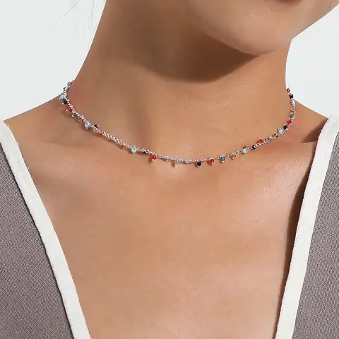 Ожерелье-чокер с кисточкой и акриловыми бусинами ручной работы