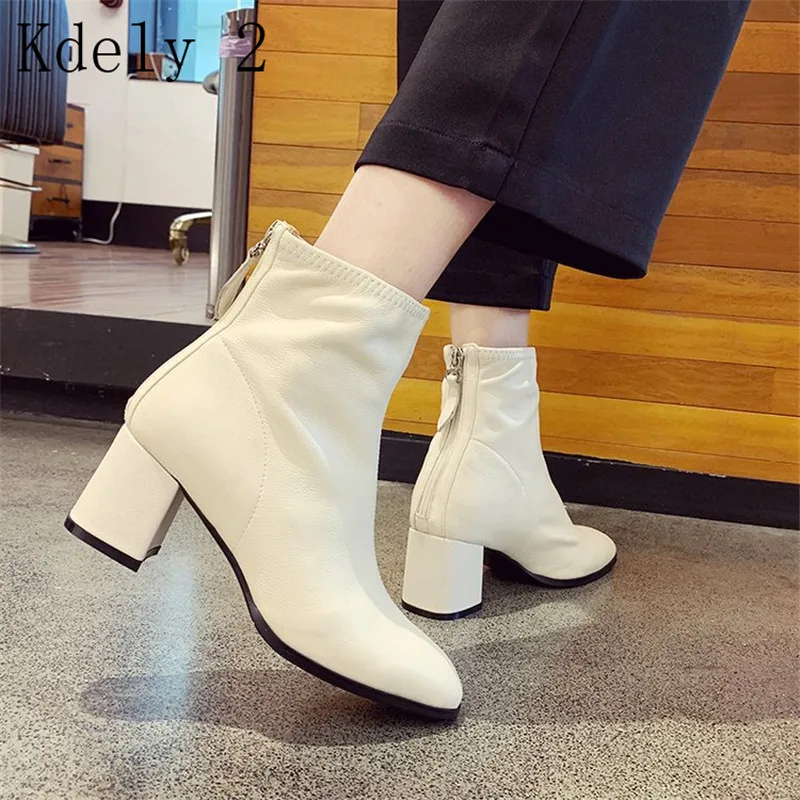 Черно белые женские ботинки Удобные ботильоны на высоком квадратном каблуке