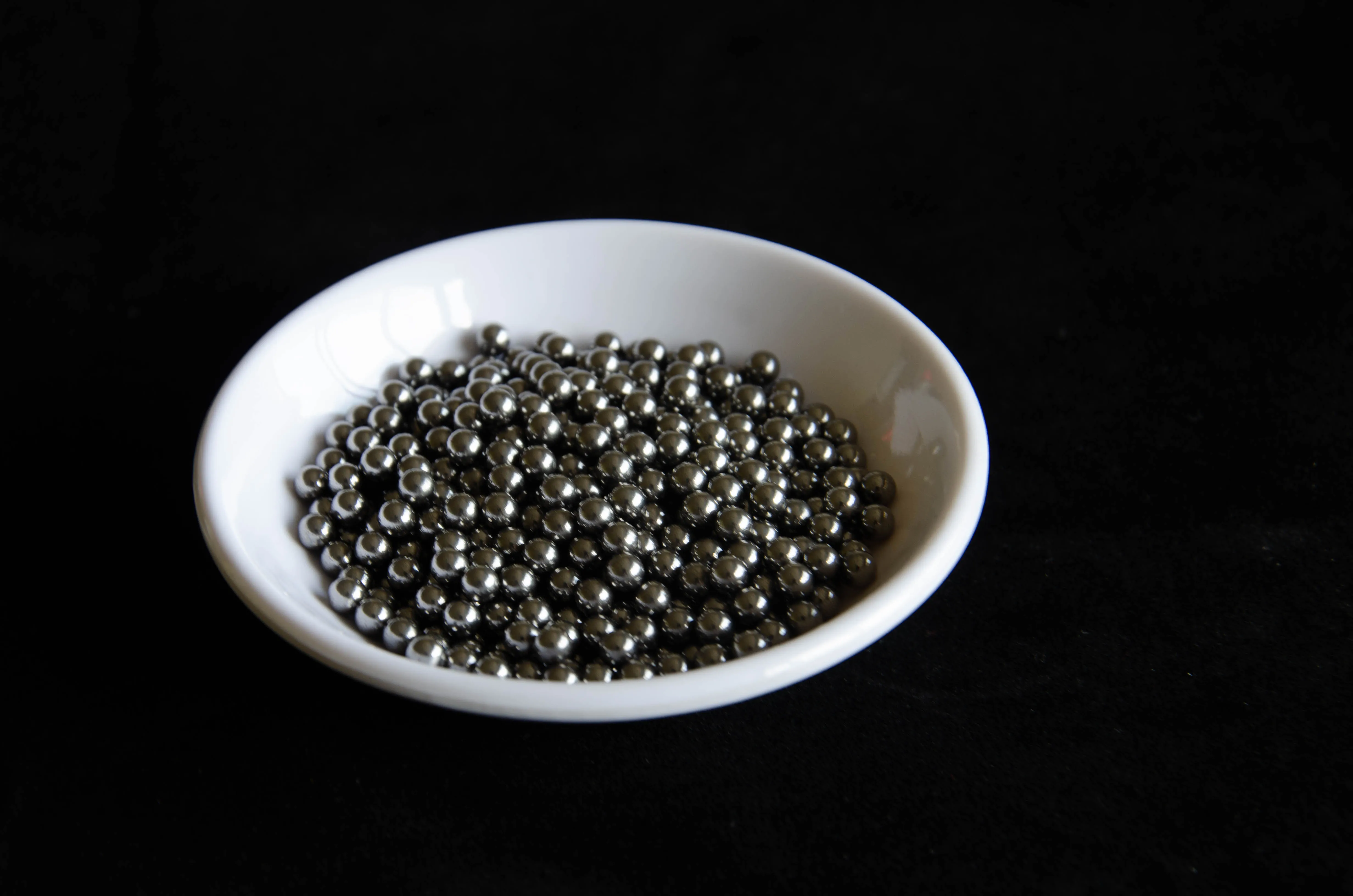 100pcs 4.5mm paintball Steel Balls Hunting Slingshot carbon AMMO outdoor Professional Catapult Slingshot Hitting Ammo Gun balls