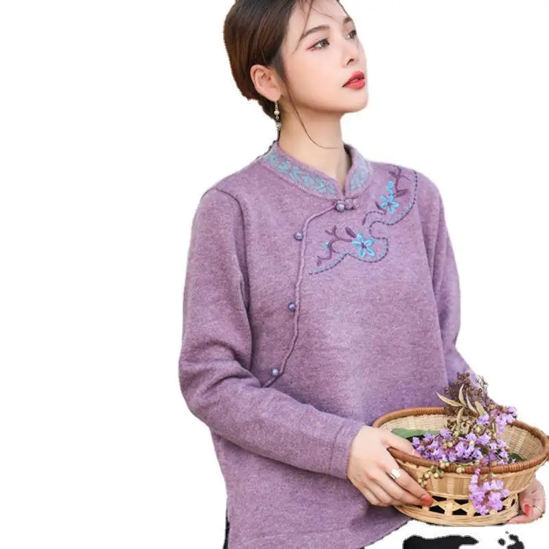 Женский трикотажный свитер с воротником-стойкой цветочной вышивкой - купить по