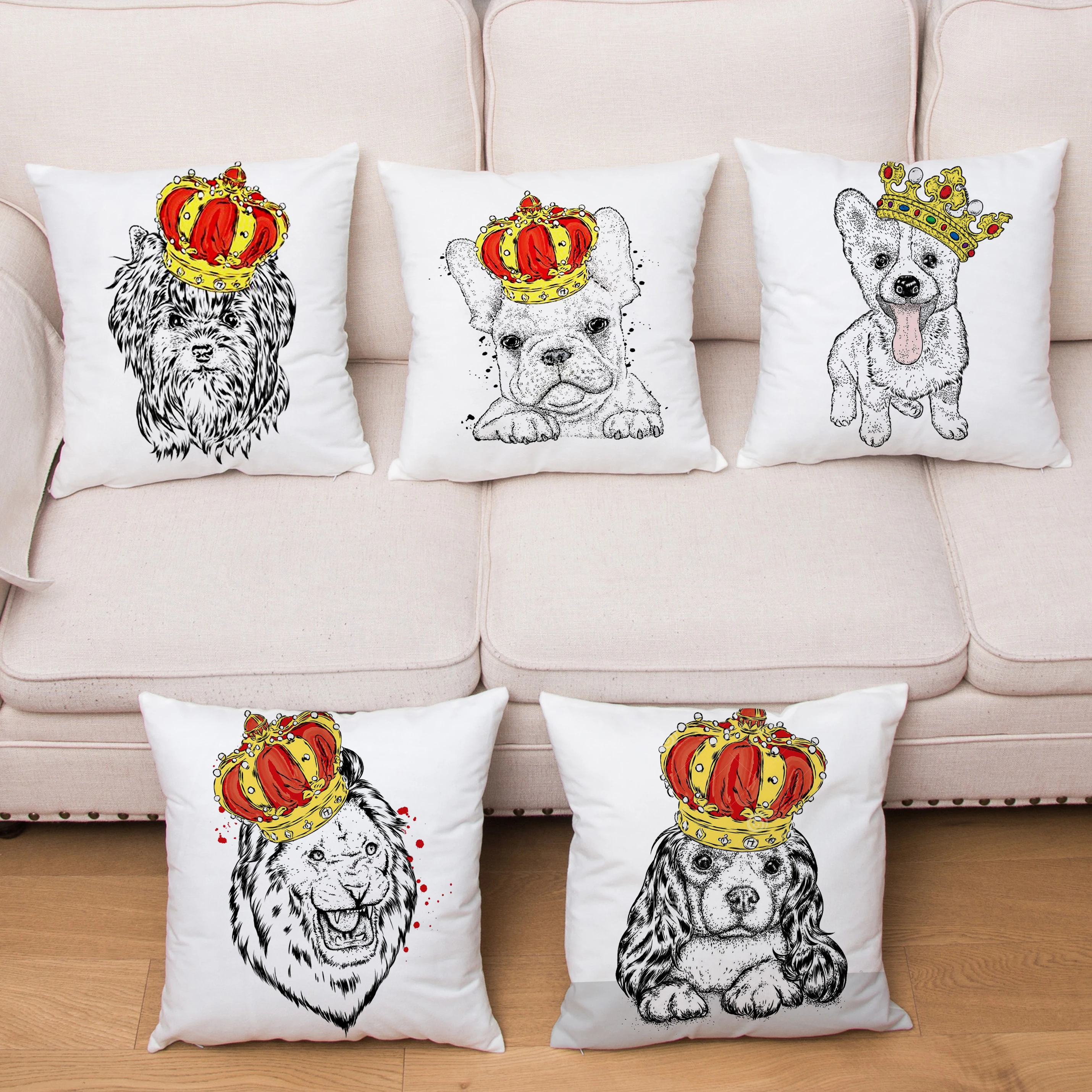 

Наволочка в виде золотистой короны для домашних животных