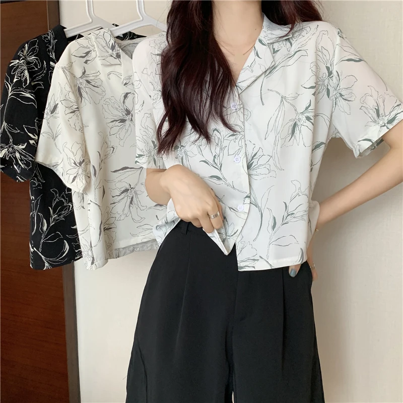 

Lucyever Vintage Printed Short Sleeve Shirts Women 2021 Harajuku Loose V Neck Crop Top Woman Summer Simple Button Blouses Tees