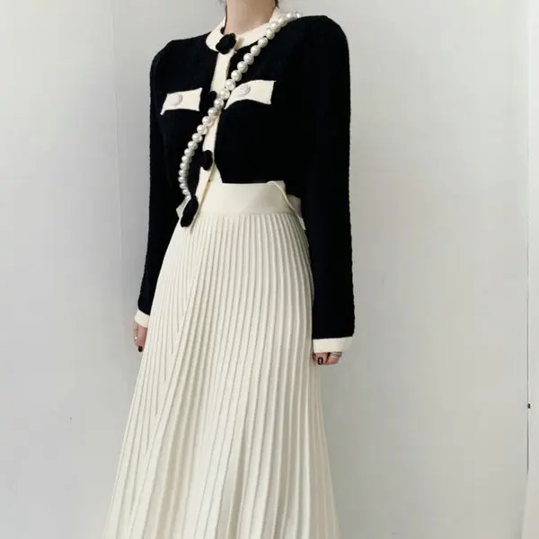 

2021 Autumn Winter Knitted 2 Piece Set Chic Ladies Single Breasted 3D Flowers Buttons Cardigan Sweater+Pleated Long Skirt Suit