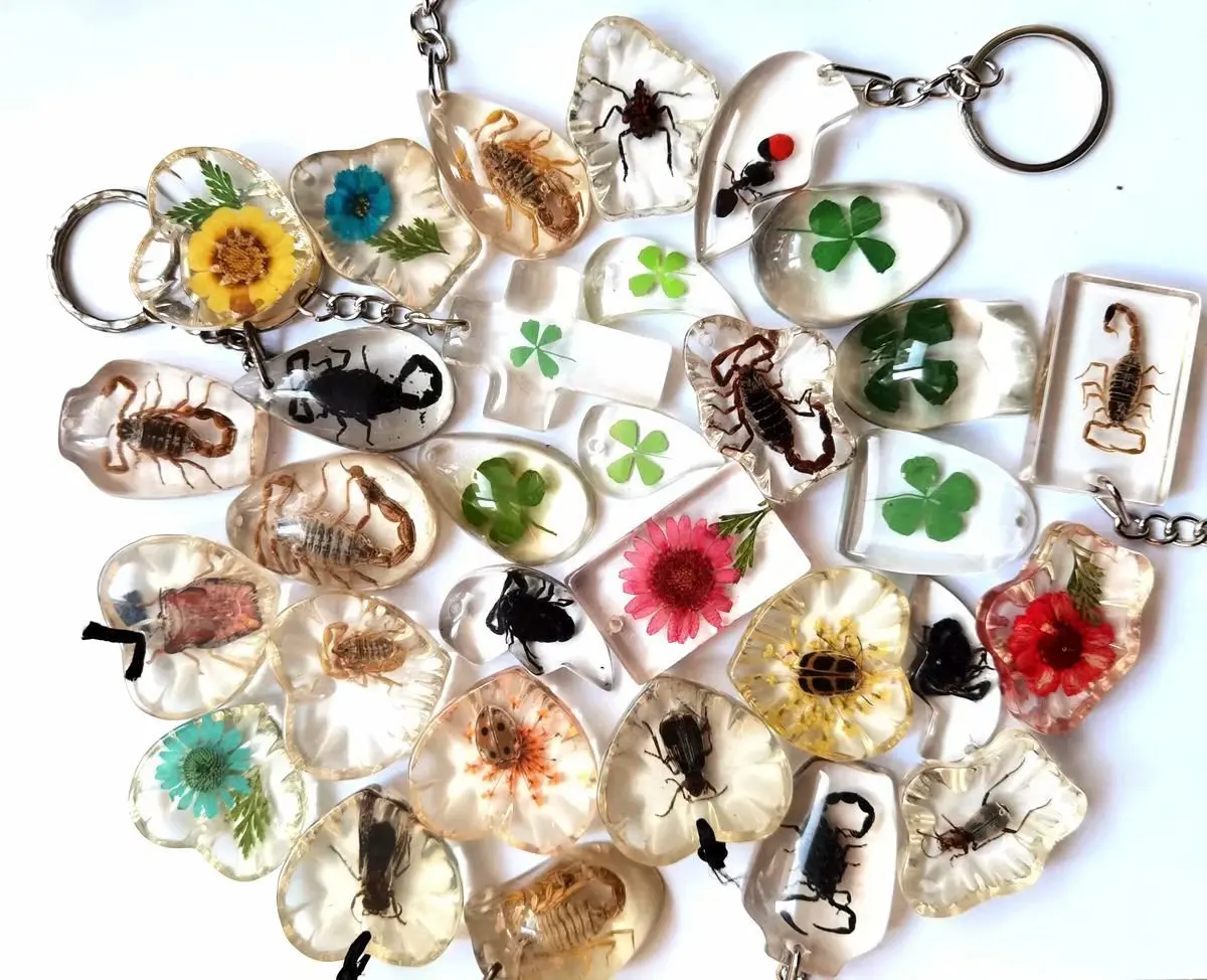 100 Pcs Dried Flowers Real Insect Four Leaf Clover Lucid Back Vintage Cool Keychain for Women Gift Jewelry