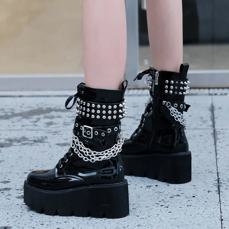 

Black Platform Boots With Chain Rivet Boots Women Heel Punk Patent Leather Ankle Boots 2021Autumn High Heel Boots Bota Feminina