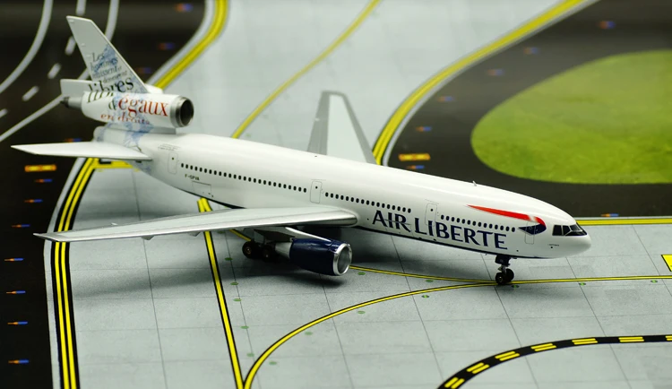 Модель летательного аппарата из сплава модели металлического в масштабе 1:200 |