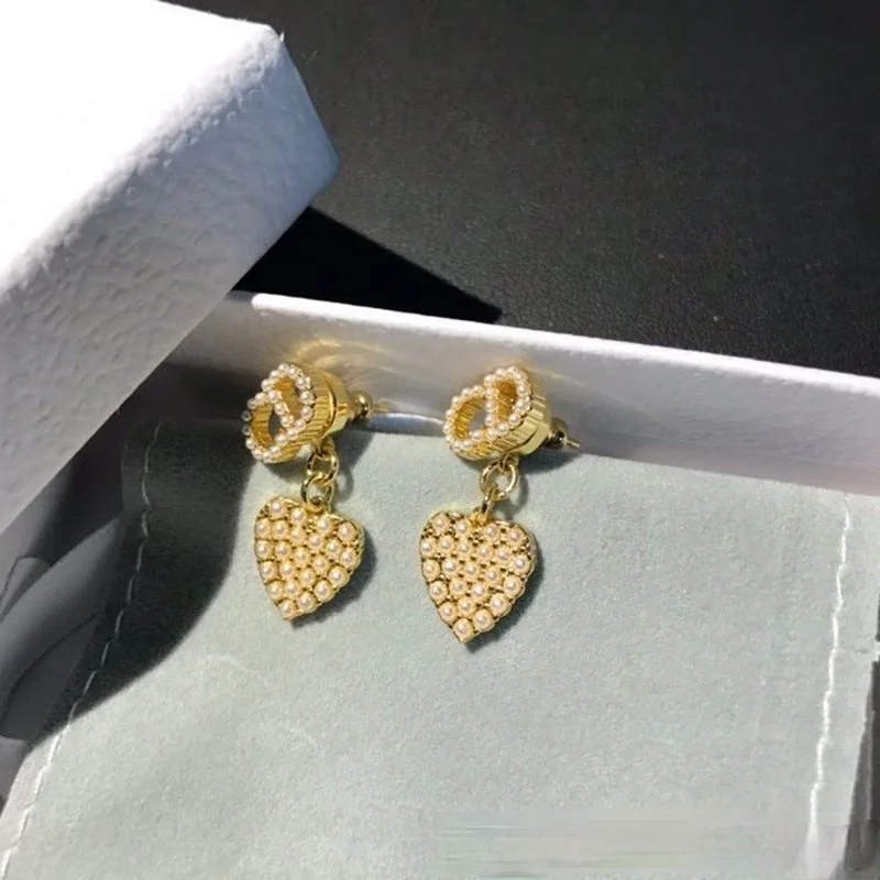 

D family's 20-year-old new European and American fashion CD Pearl Earrings