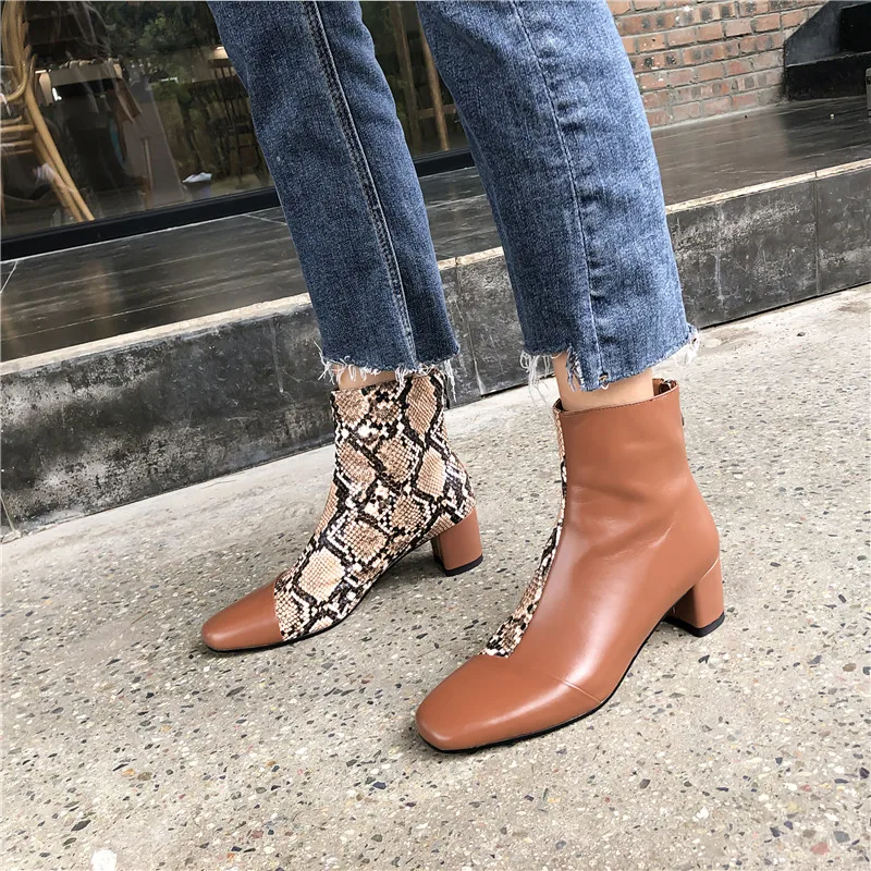 Женские ботильоны на высоком каблуке Asumer из натуральной кожи со змеиным узором