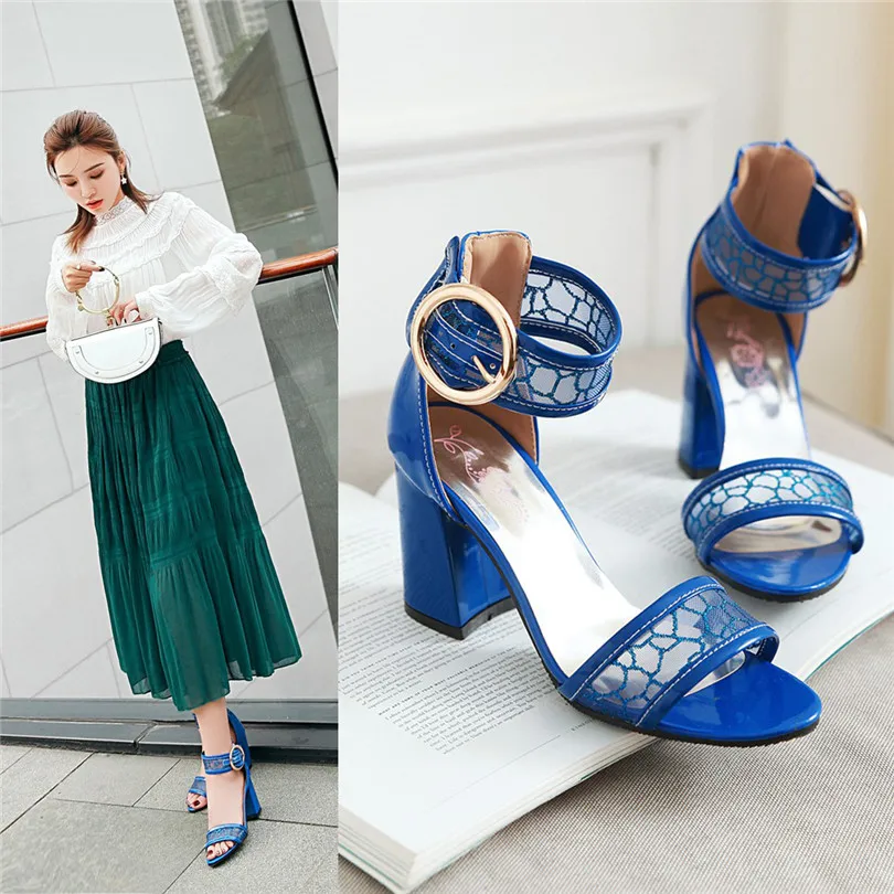 Женские босоножки на высоком квадратном каблуке Цвет синий белый Повседневные