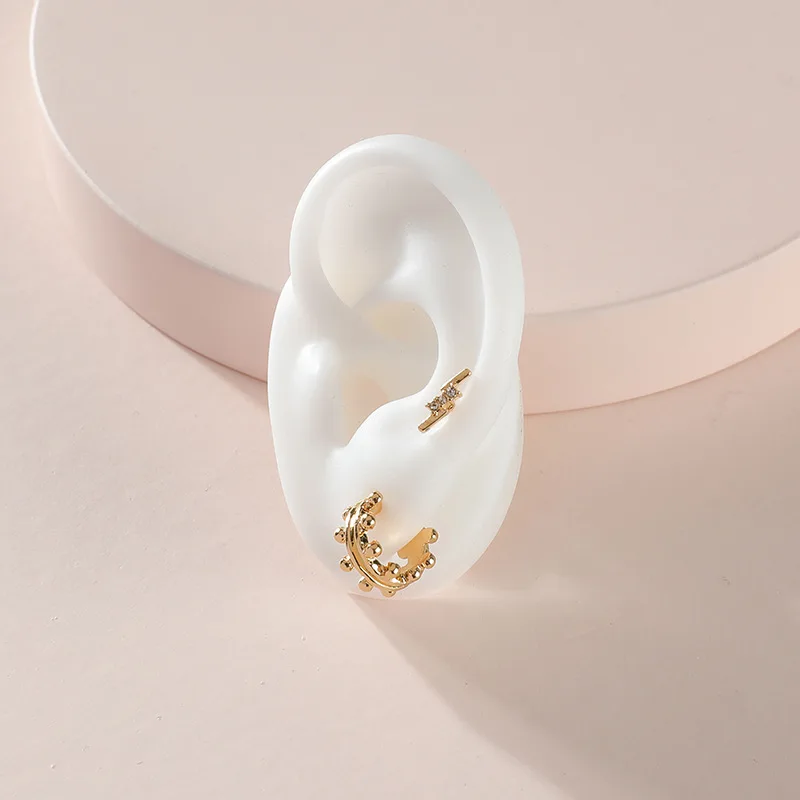 

2pcs Bohemian Wedding Ear Crawler Hook Earring Crystal Stud Earrings for Woman Lightning Zirconia Climber Earrings Jewelry Gift