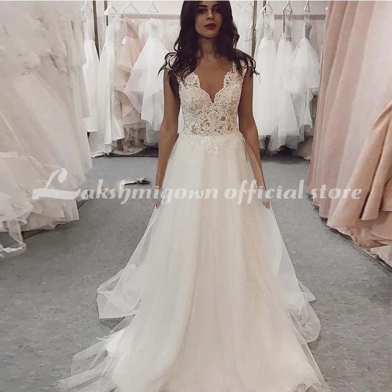 

Bohemian A-line Wedding Dress Romantic Appliques Backless Bridal Dress Illusion Bodice Sweep Train Tulle Beach Wedding Gowns