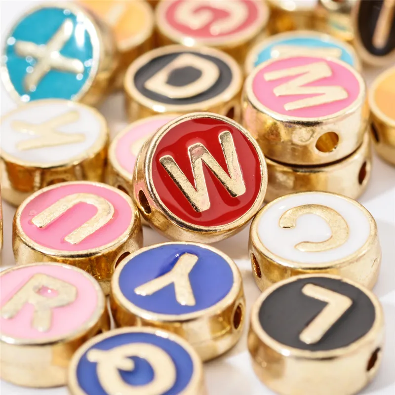 100 шт. буквы алфавита двойной уход за кожей лица Эмаль Подвески золото Цвет 8 мм