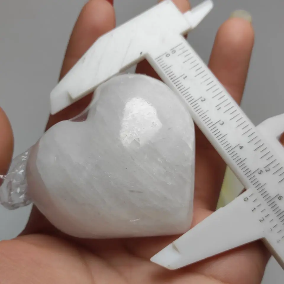 

1pcs 5-6cm Polished White Selenite Scalloped Crystal Heart Carving Home Decoration Quartz Crystals