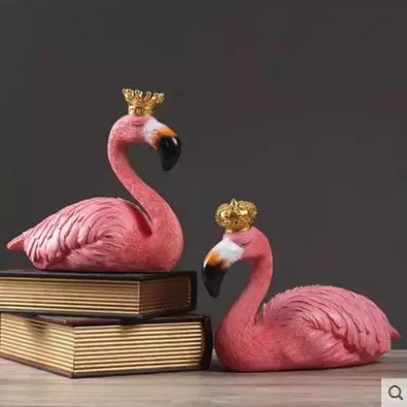

American couple crown flamingo crafts, home office restaurant desktop decorations, animal bird statues, wedding gifts