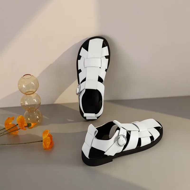 Женские босоножки на плоской подошве Asumer из натуральной кожи с вырезами