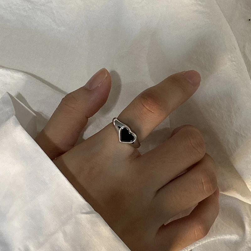 

Silvology 925 Sterling Silver Black Heart Rings Vintage Do The Old Minimalist Elegant Open Rings for Women Festival Jewelry Gift