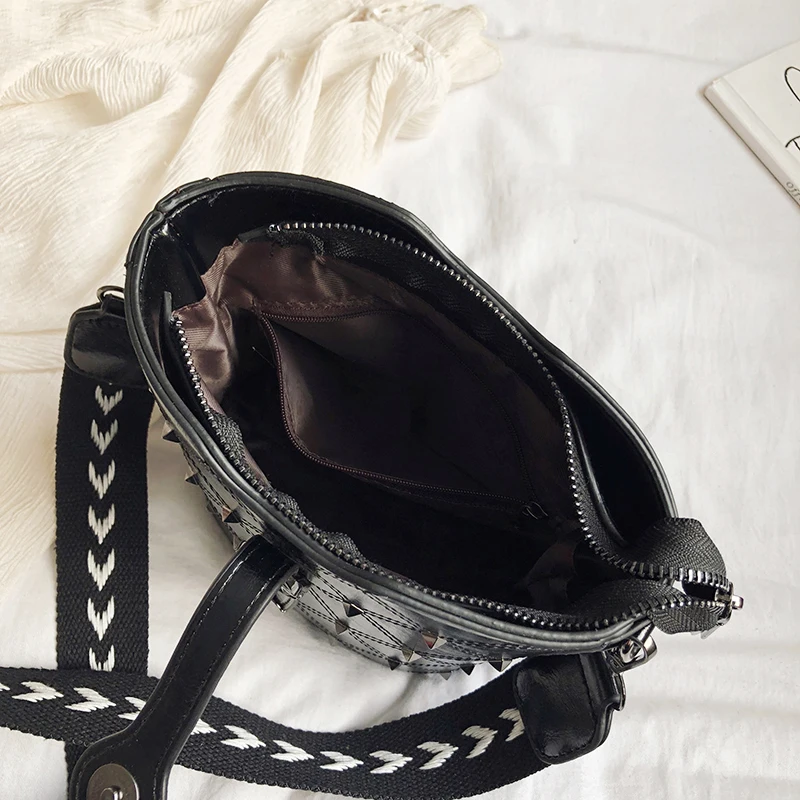 

Women's Shoulder Bags Fashion Rivet Bucket Female Crossbody Bags For Women 2021 Luxury Women Handbags Girl Bags Design Messenger