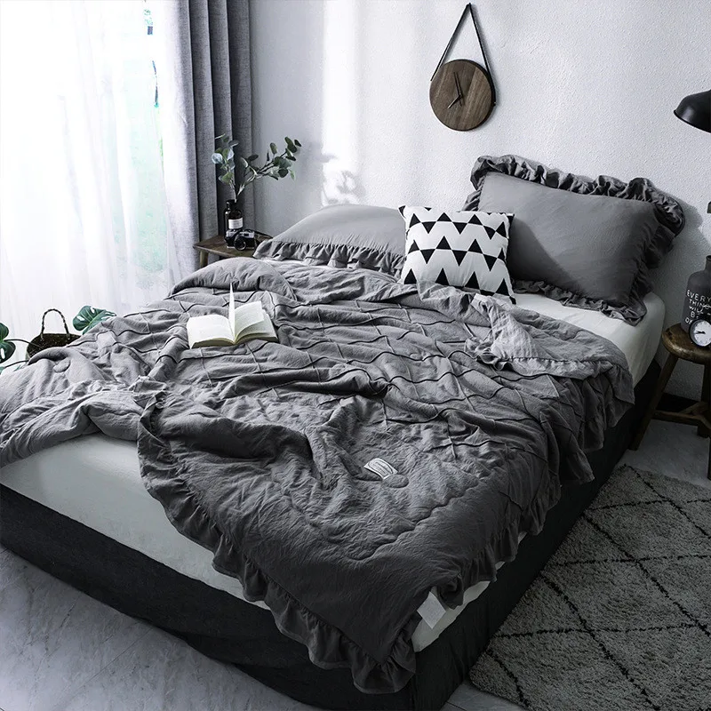 Розово-серое тонкое летнее стеганое одеяло в клетку комбинированное воздушное