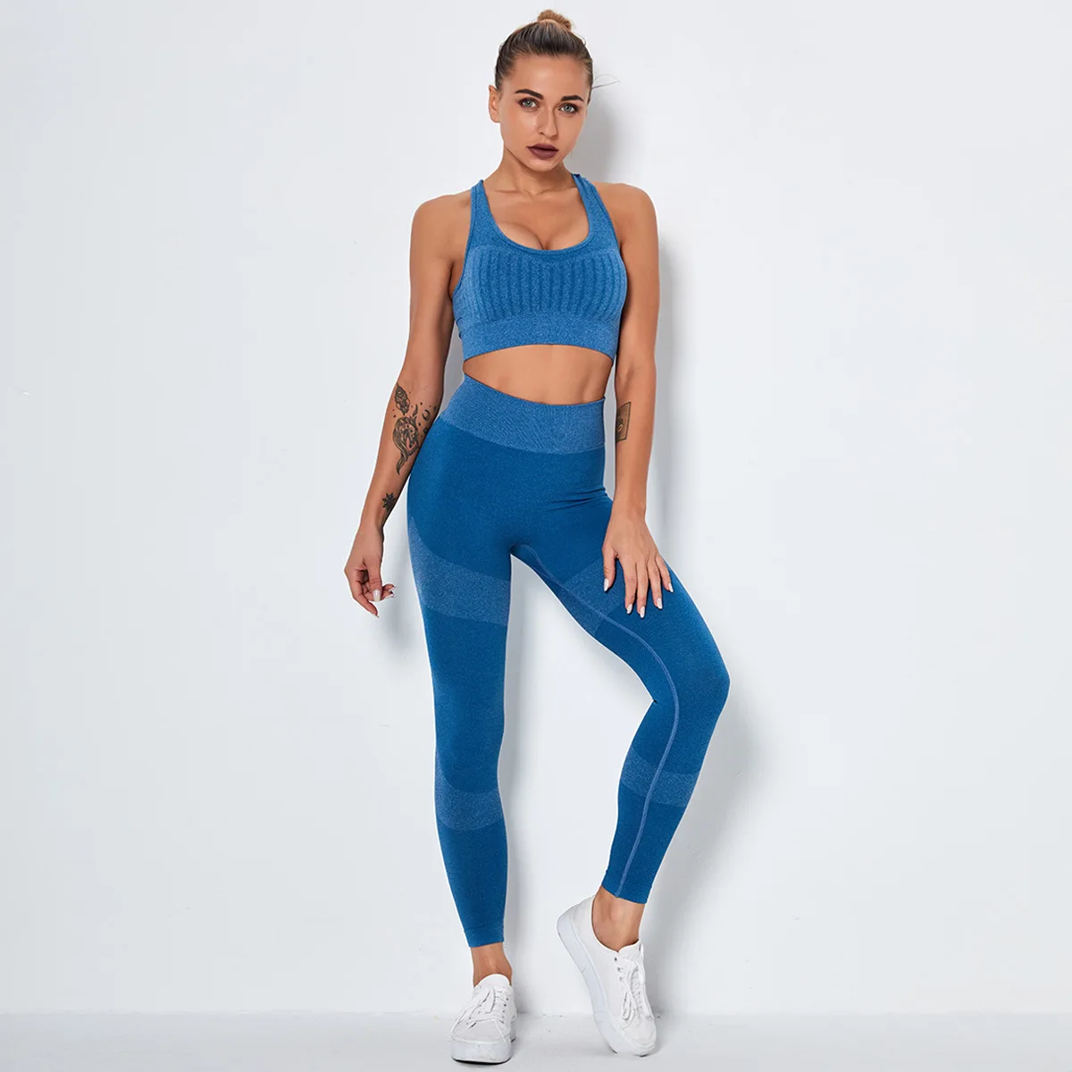 

Hot Sale Ladies Seamless Knitted Yoga 2-piece Set Moisture Wicking Sexy Sling Bra Leggings Set Sports Running Fitness Trousers