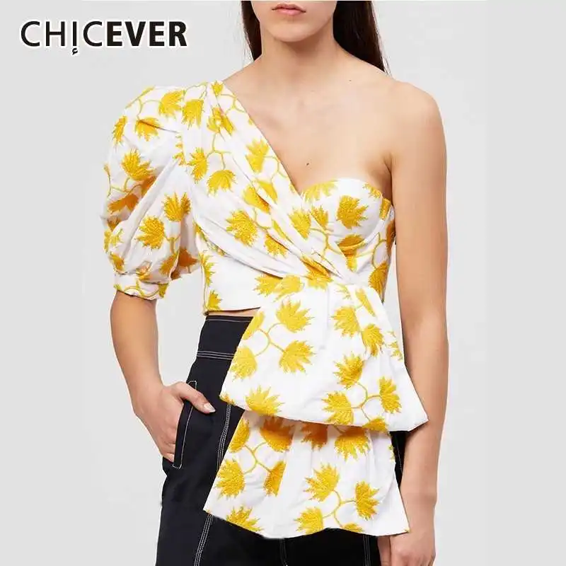 Женская блузка с полурукавами высоким асимметричным подолом и принтом | одежда