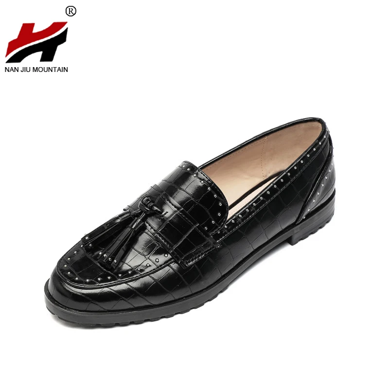 

NAN JIU MOUNTAIN 2021 Women's Shoes Autumn Single Shoes Flat Rivet Small Leather Shoes British Style Tassel Outdoor Plus Size 40