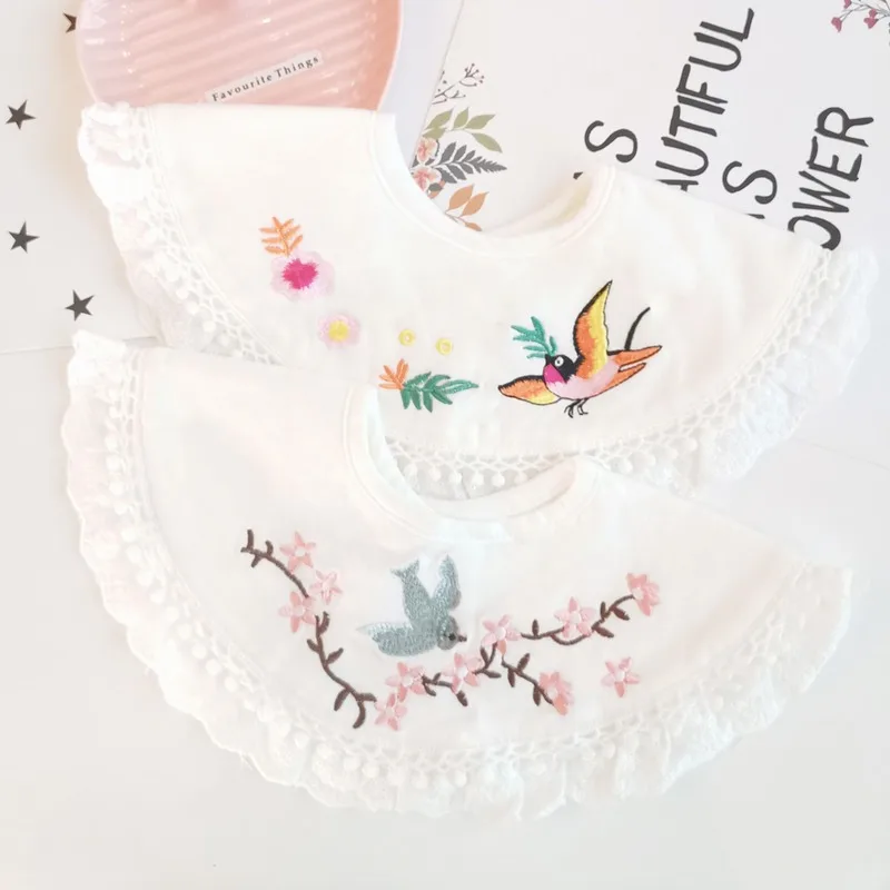 

2020new Arrivals Embroidery Quality 360 Bib Cotton Infant Baby Lace Bib Decoration Mock Neck Shawl Burp Cloths Baby Stuff