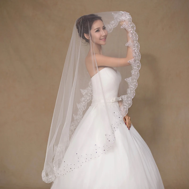 Вуаль свадебная фата цвета слоновой кости с кружевной каймой однослойная