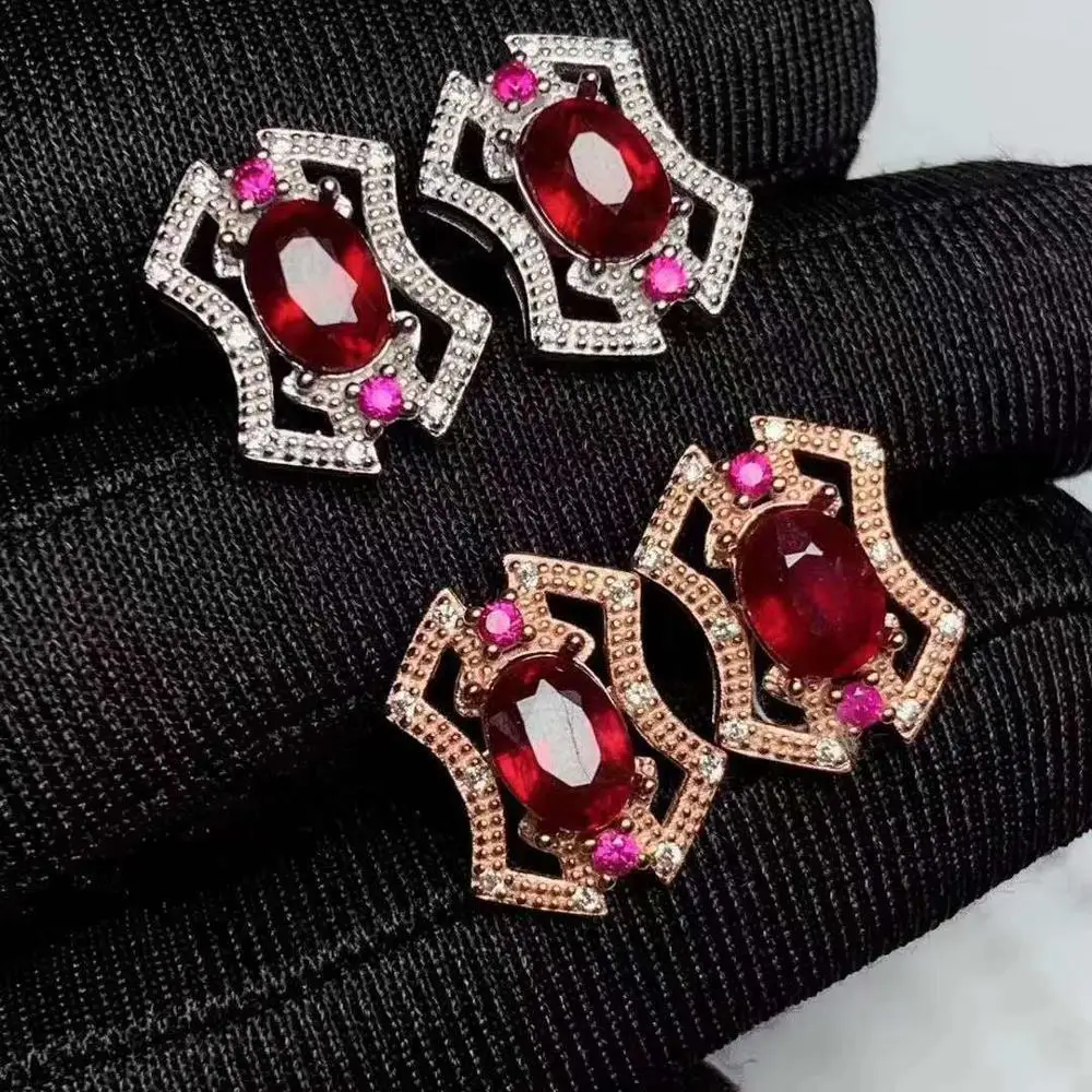 

Женские серьги-гвоздики из серебра 925 пробы, с рубином