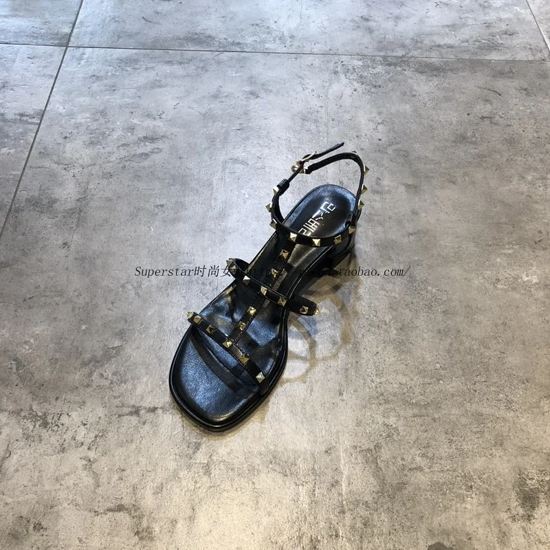 

Women's sandals summer new fashion sexy hollow rivet T-type buckle thick heel middle heel Roman shoes women