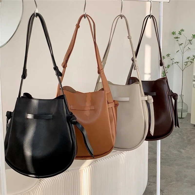 

[EAM] Women New Retro Bucket Tote Bag PU Leather Flap Personality All-match Crossbody Shoulder Bag Fashion Tide 2021 18A1325