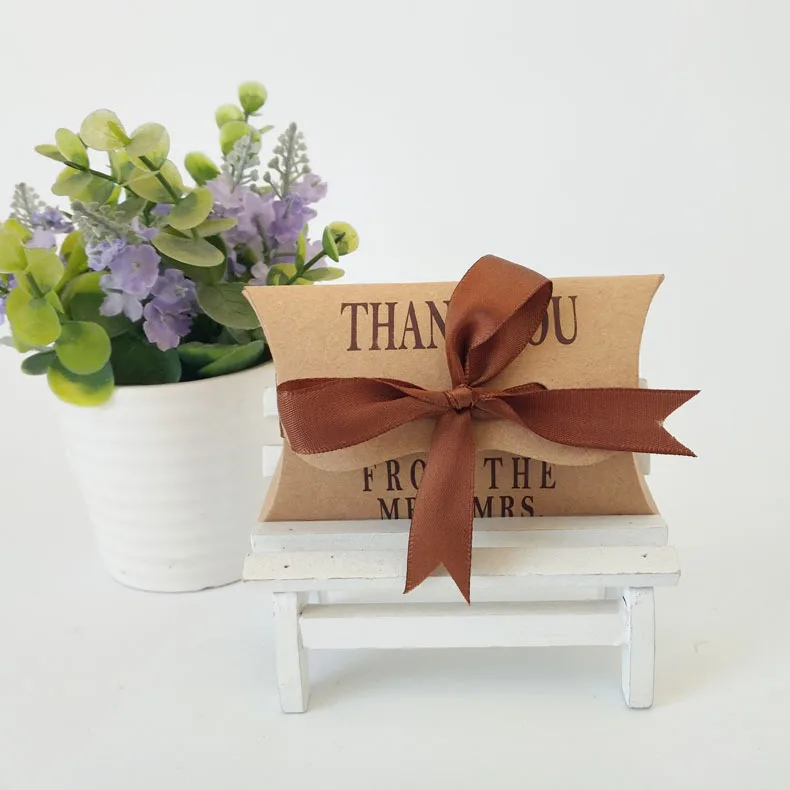 

50pcs European Vintage Kraft Paper Pillow Type Candy Box Gift Box Wedding Candy Bag Christmas Festival Birthday Party Gift Bags