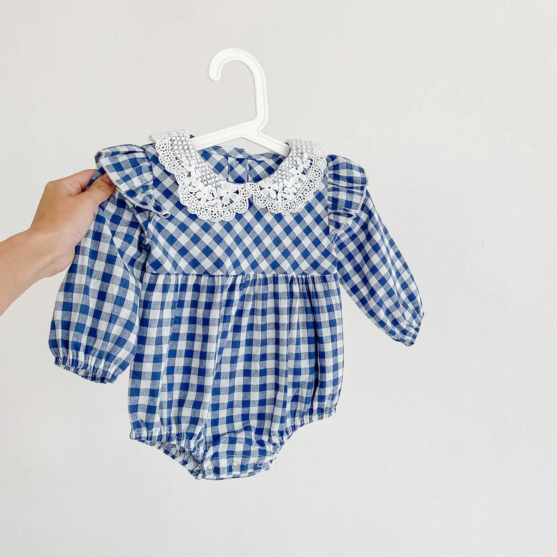 

2021 Autumn Infant Baby Girls New Fashion Long Sleeve Plaid Bodysuit Lace Collar Cotton O-neck Toddlers Jumpsuit Clothes 0-2y