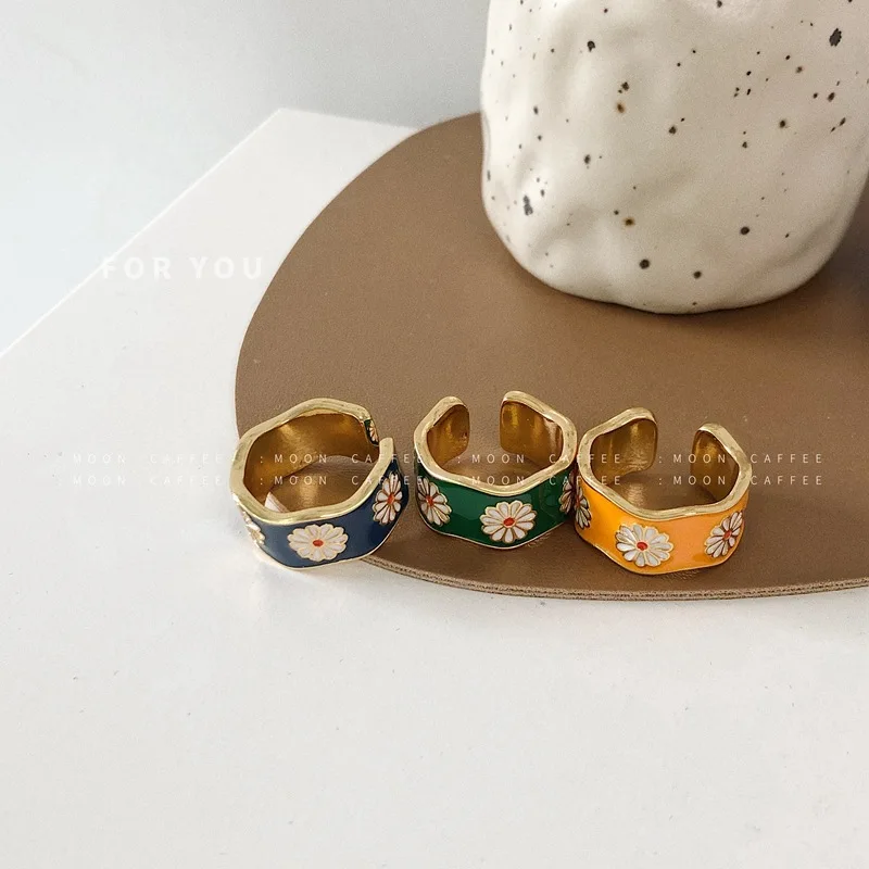 

2021 New Party Couple Rings for Women Korean Style Flower Rings Punk Trendy Vintage Plum Blossom Ring Small Daisy Flower Rings