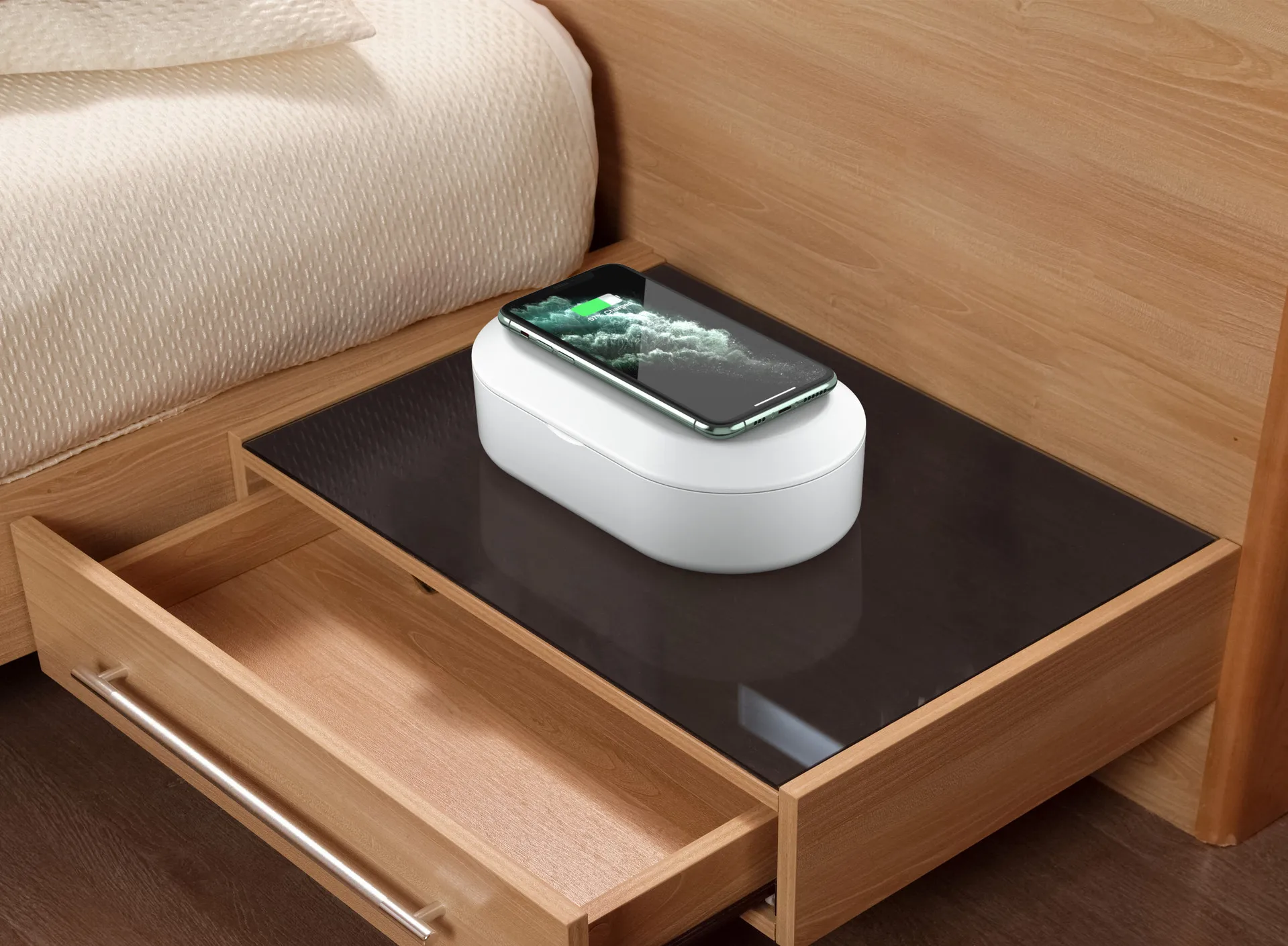 

The new uv mobile disinfection box of fragrant aseptic carton of ozone disinfector wireless charger fast 10 w