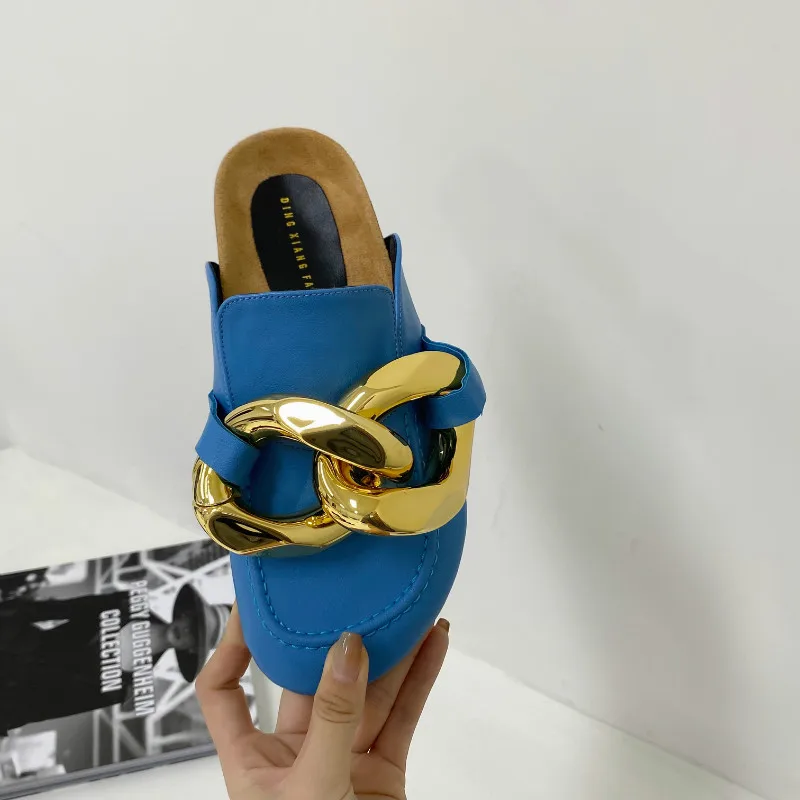 

2021 New Gold Chain Slippers Women Metal Buckle Elegant Solid Flat Slides Women Brand Design Outdoor Slippers Women Flip Flops