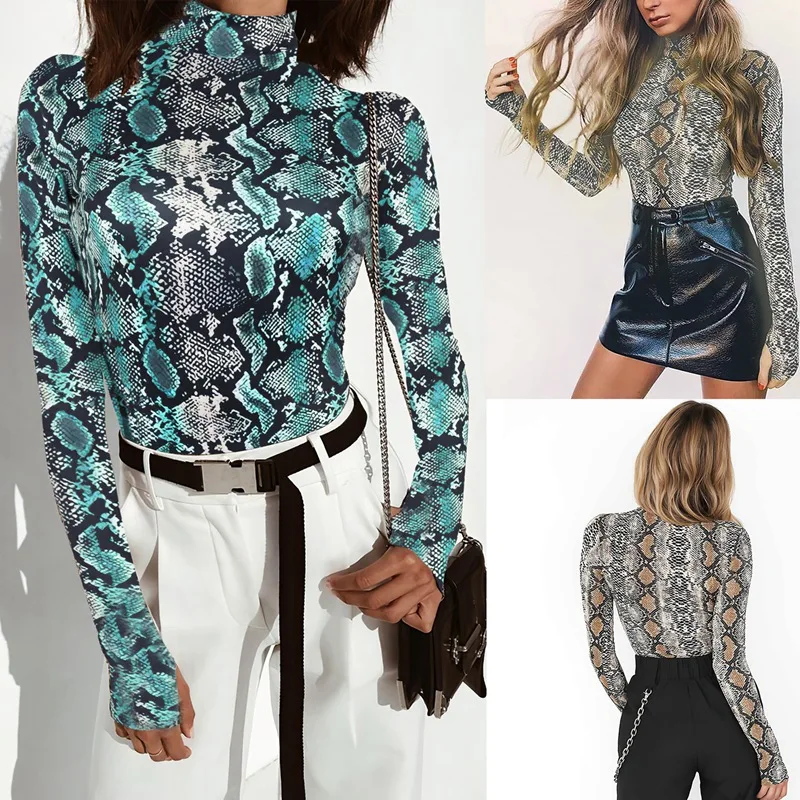 

Женское облегающее боди с длинным рукавом и змеиным принтом