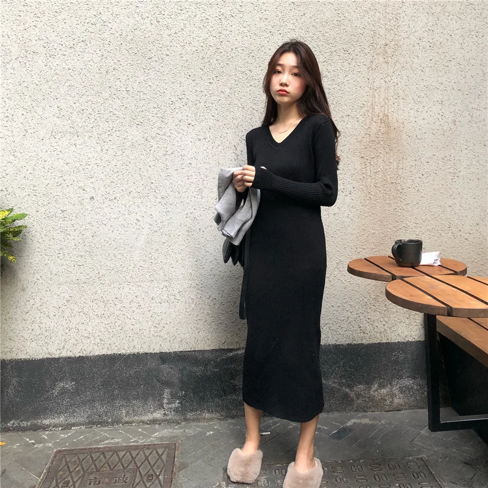 

Autumn Winter Women's Short Vest + V-Neck Long-Sleeved Knitted Bottoming Dress Suit