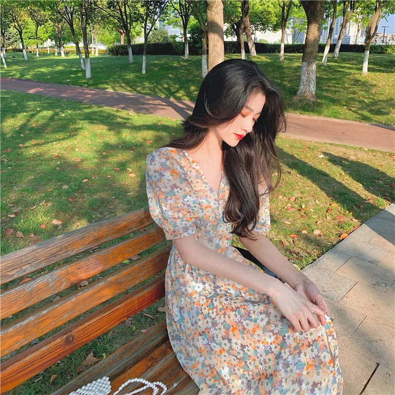 

French V-neck Little Daisy Dress Women's Summer New Temperament Waist Length Chiffon Floral Skirt