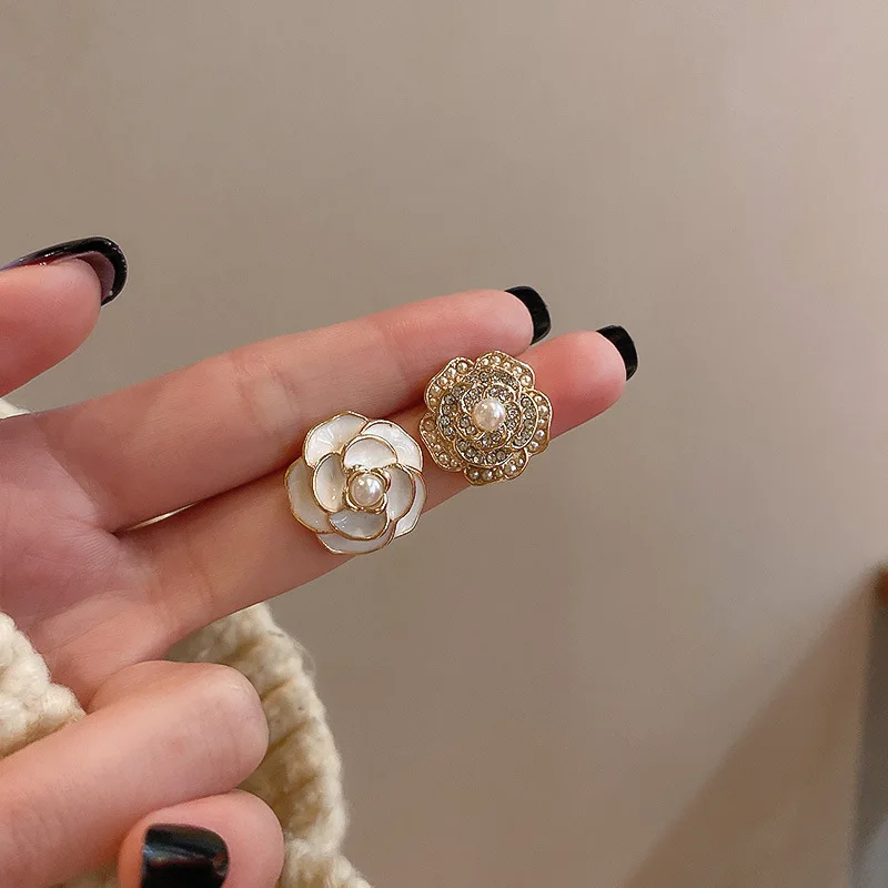 

LOVOACC Elegant Full Rhinestone Asymmetric Camellia Earrings for Women White Black Enamel Pearl Rose Stud Earrings Party Jewelry