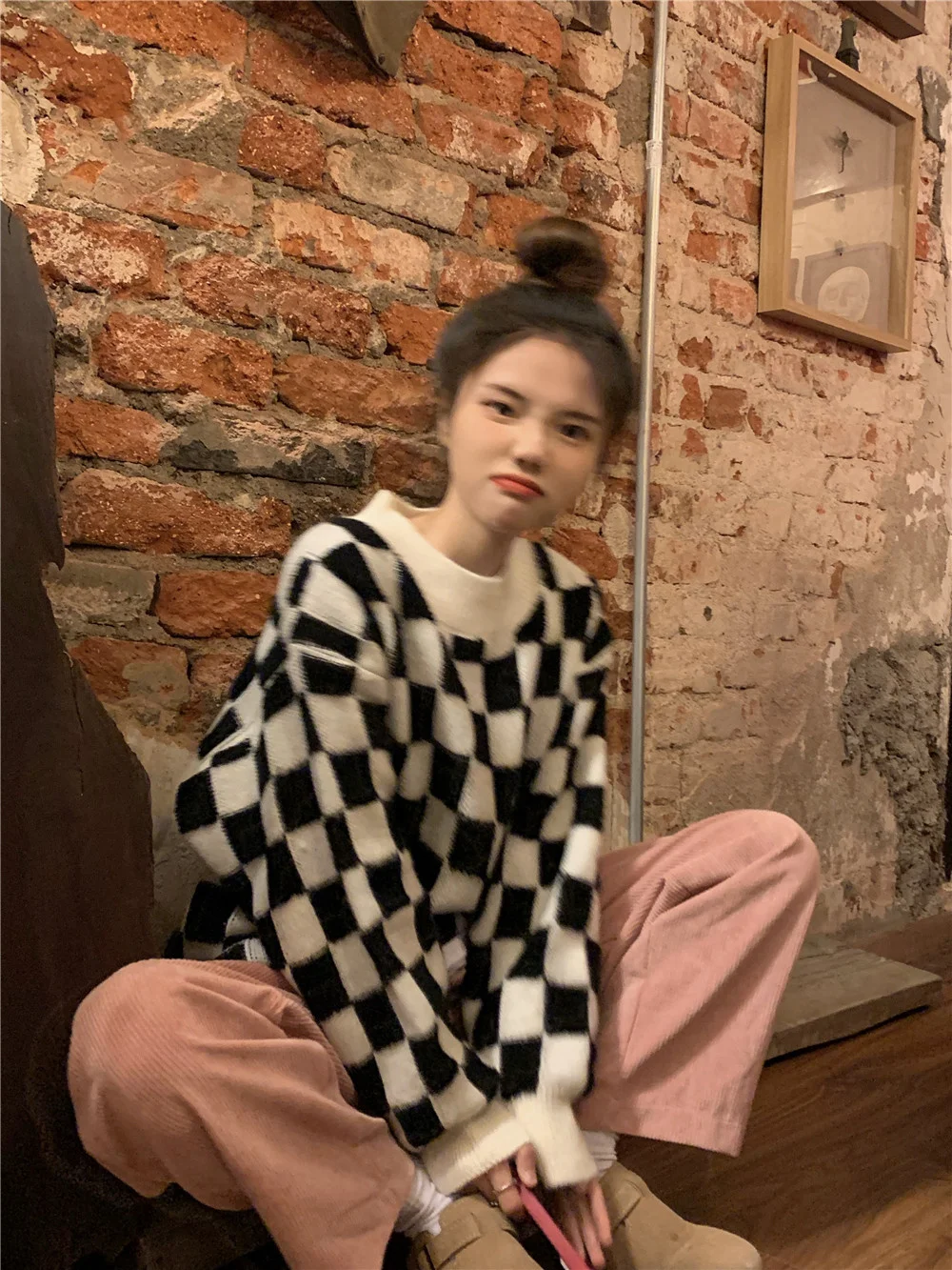 Женский свободный пуловер в шахматную клетку средней длины | Женская одежда