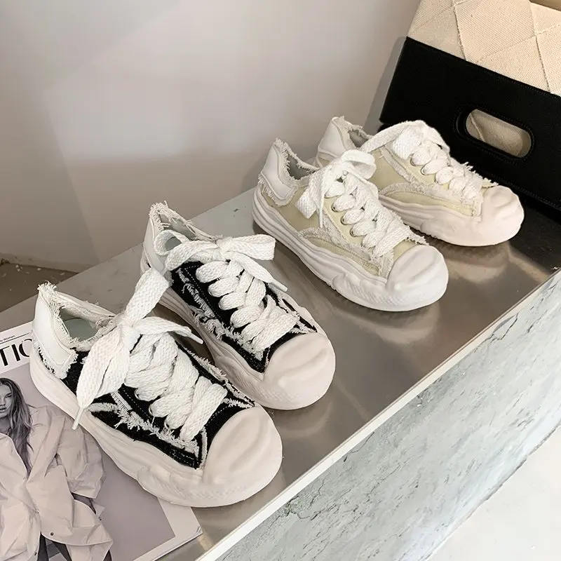 

2021 Canvas Shoes Women's Sneakers Fashion Leisure Sports Shoes Black White Patchwork Lace-up Casual Mules Flats Shoes Loafers