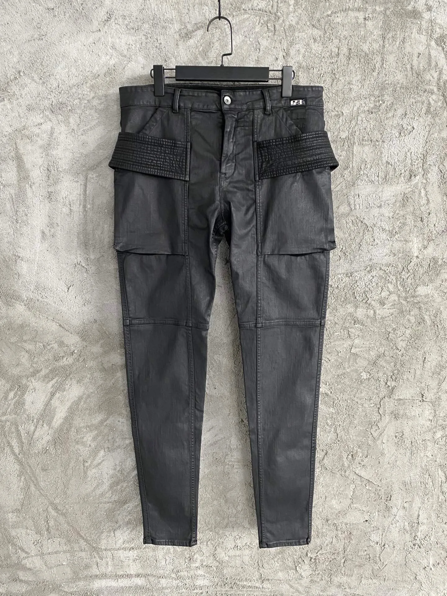 Мужские черные джинсы-карго с восковым покрытием | Мужская одежда