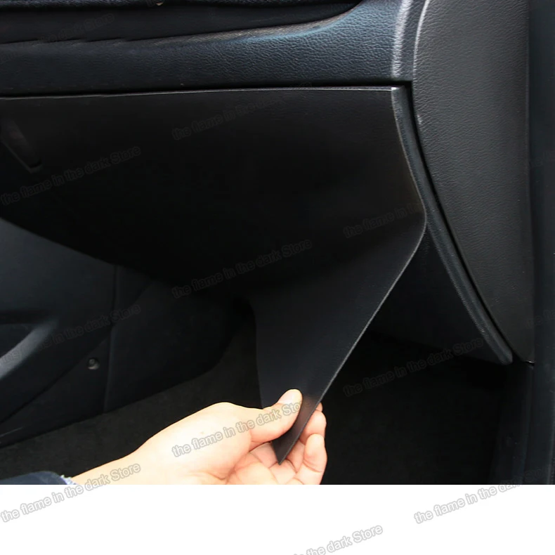 

Lsrtw2017 Leather Car Door Co-pilot Storage Box Anti-kick Mat for Kia K3 Kia Cerato Interior Forte Accessories 2012-2018