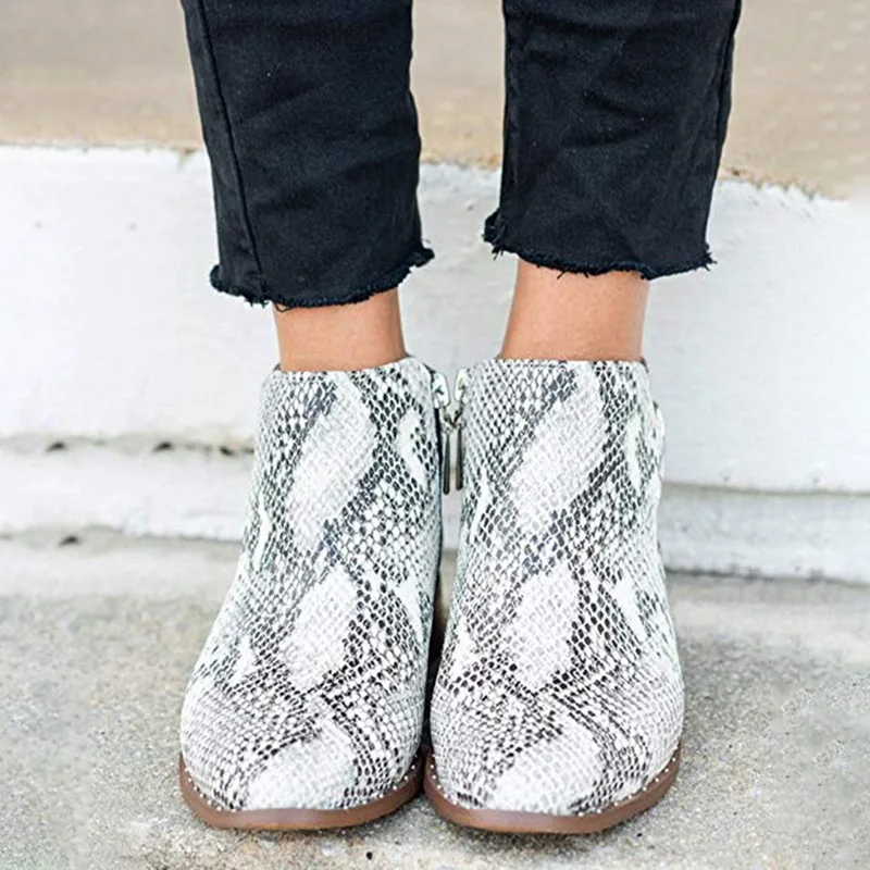 Женские ботинки с леопардовым принтом на молнии острым носком из змеиной кожи