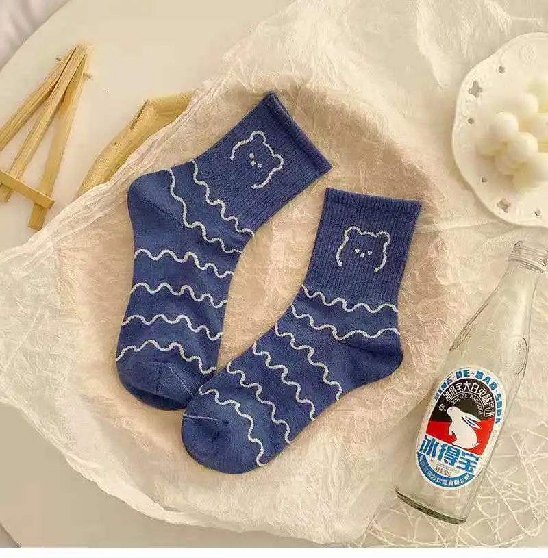 Носки женские средней длины модные чулки в Корейском стиле с мультяшным медведем