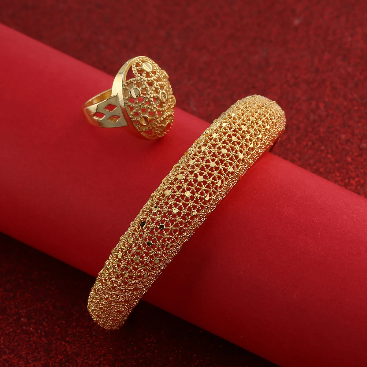 Купить Золотое Крупное Кольцо Из Оаэ