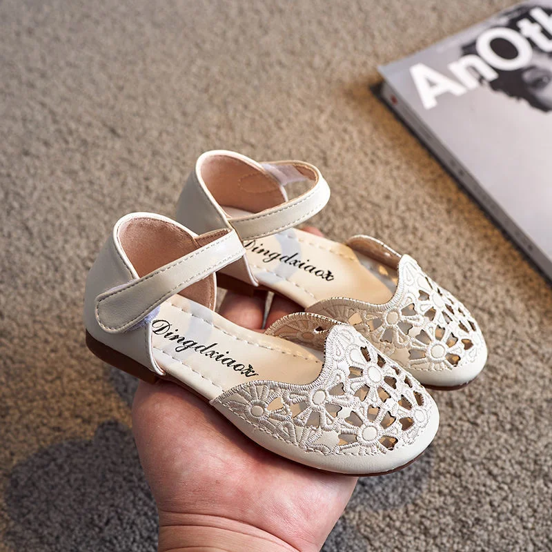 

Children's Baotou Hollow Out Leather Shoes 2021 Spring And Summer New Girls' Princess Shoes Korean Fashion Anti Slip Princess