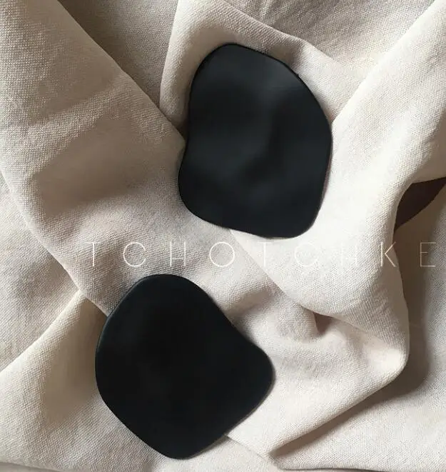 Женские серьги-гвоздики в виде кованого диска сережки стиле панк вечерние